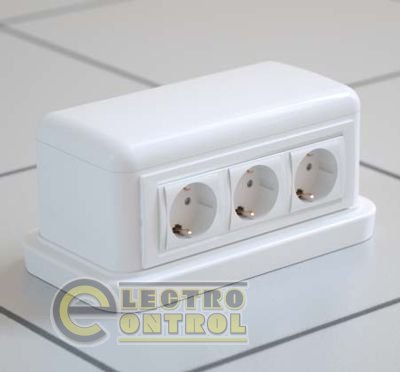 Напольная башенка BUS, 12 модулей, белая Напольная башенка BUS, 12 модулей, белая