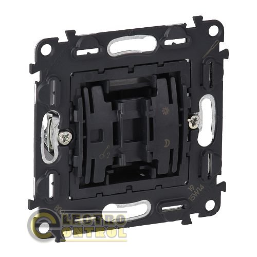 Выключатель Legrand 752002 двухполюсный 16АХ 250В Valena IN'MATIC винтовые зажимы Выключатель Legrand 752002 двухполюсный 16АХ 250В Valena IN'MATIC винтовые зажимы