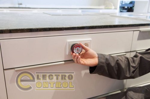 Розетковий тестер Testavit Schuki 3 LCD