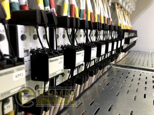 Установка компенсації реактивної потужності  600 кВар УКРМ - 0.4 - 600кВар - 12 - 50 УЗ