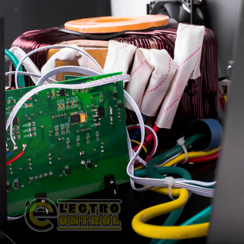 Стабилизатор напряжения LogicPower LPT-W-15000RD BLACK (10500W)