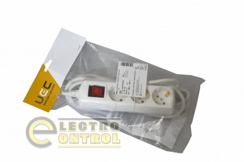 Удлинитель UEC WYP10-10-03-05-GS-G-U ECO П03В 3 места 2P+PE 5м 3х1мм2 10А 250В с выключателем