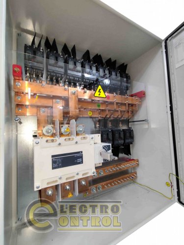 Щит розподільчий ЩРс-1000А збору потужності від інверторів